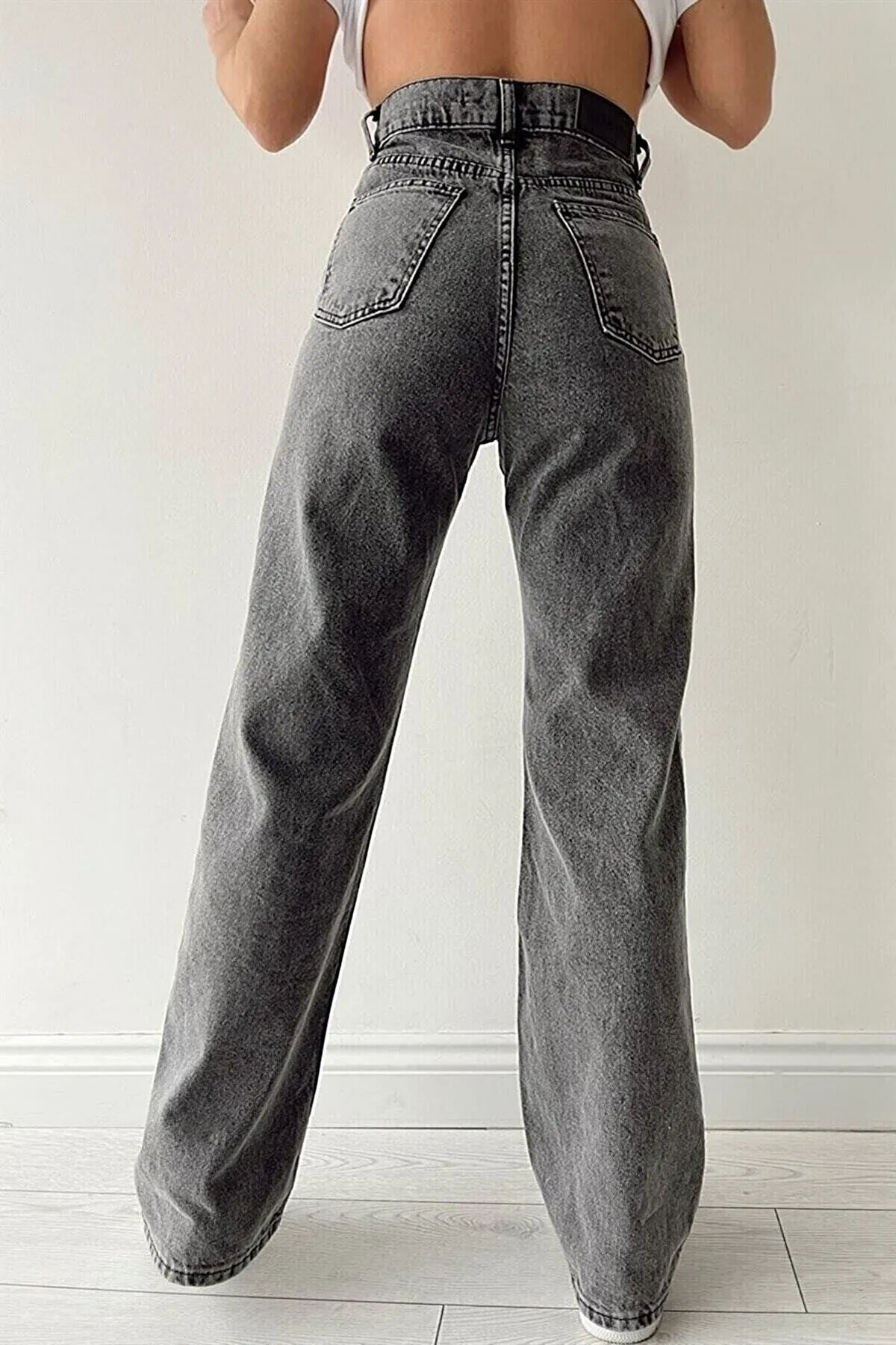 Trn JNS  Cesy Lycra Damen Jeanshose in Smoked Snow Wash mit superhoher Taille und lockerem Bein, lässige Hose