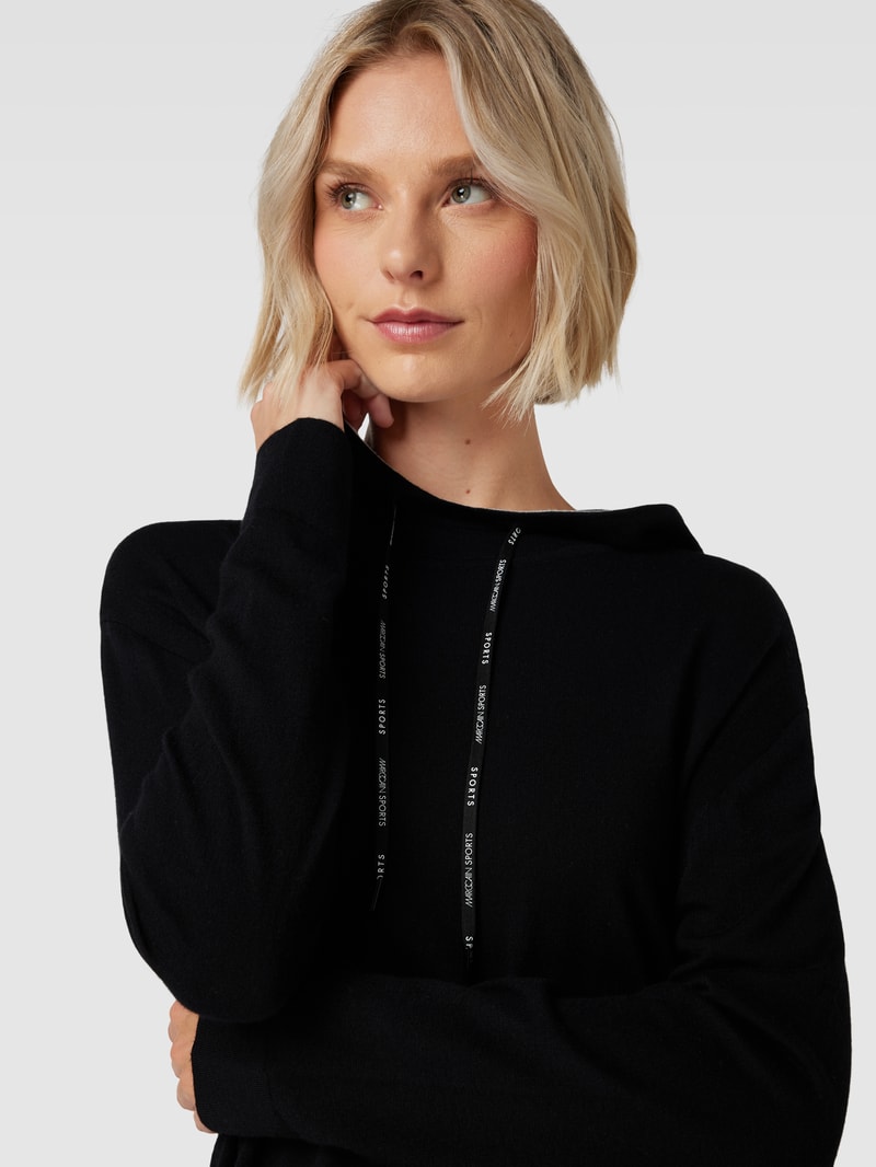 Strickpullover mit verlängertem Rückenteil in schwarz