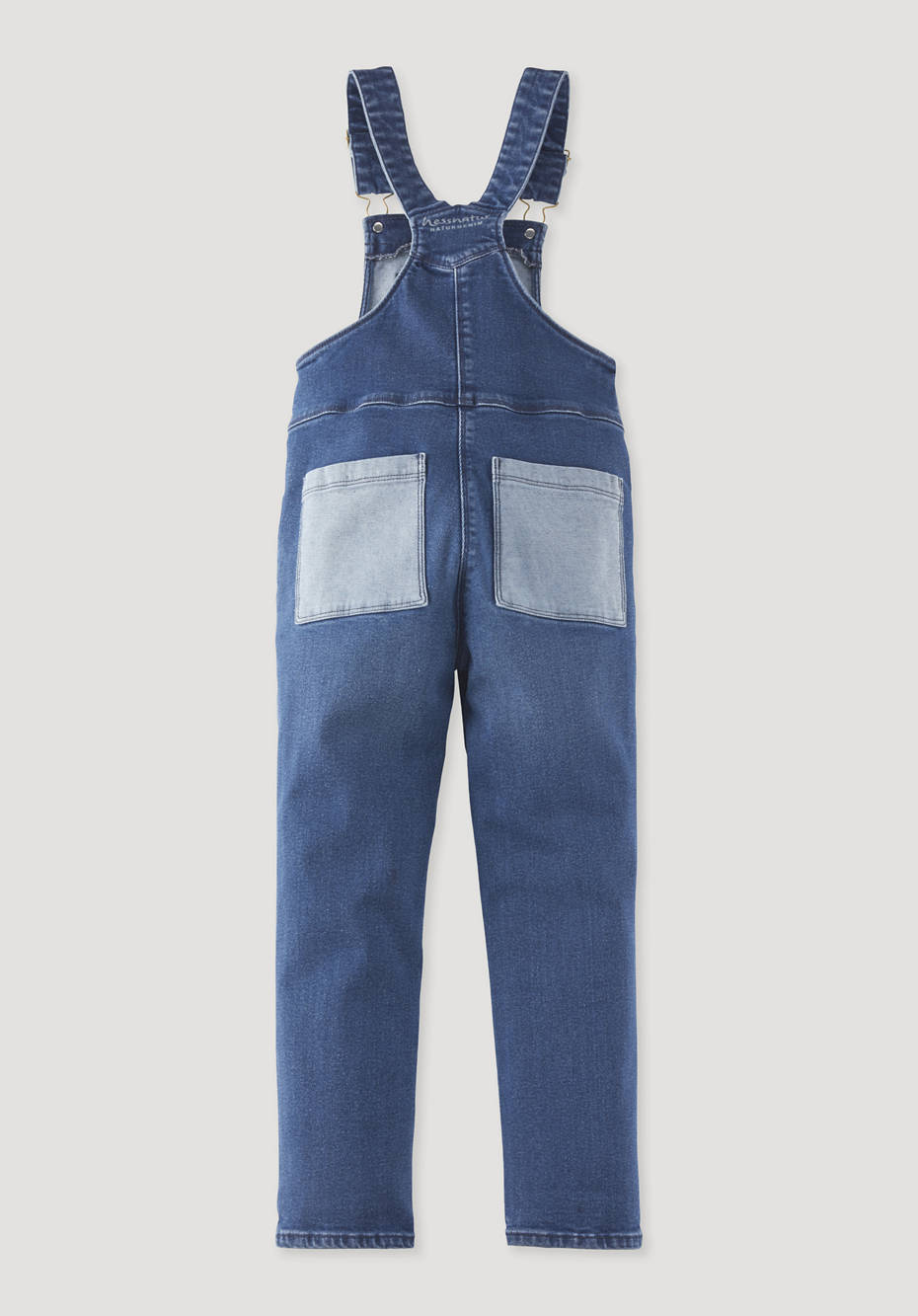 Latzhose BetterRecycling aus Bio-Denim
