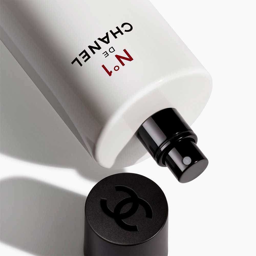 CHANEL N°1 DE CHANEL REVITALISIERENDES SPRAY-SERUM FÜR DEN KÖRPER NÄHRT – TONISIERT – SCHÜTZT