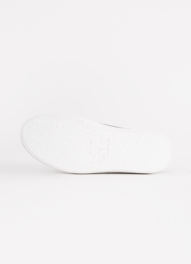 Calvin Klein -lenkkarit litteällä pohjalla ja logolla