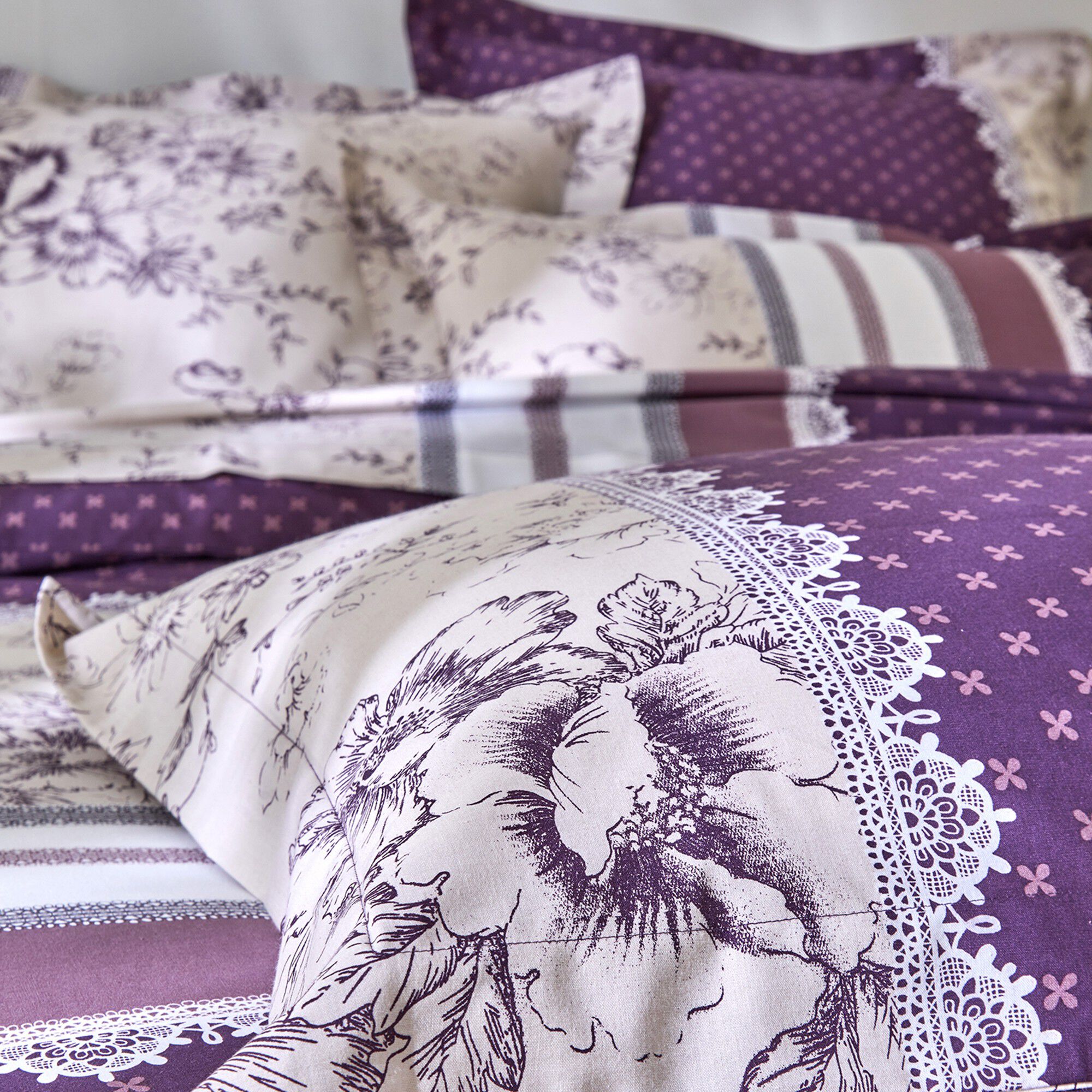 Linge de lit Gabrielle en flanelle imprimé fleurs et dentelle
