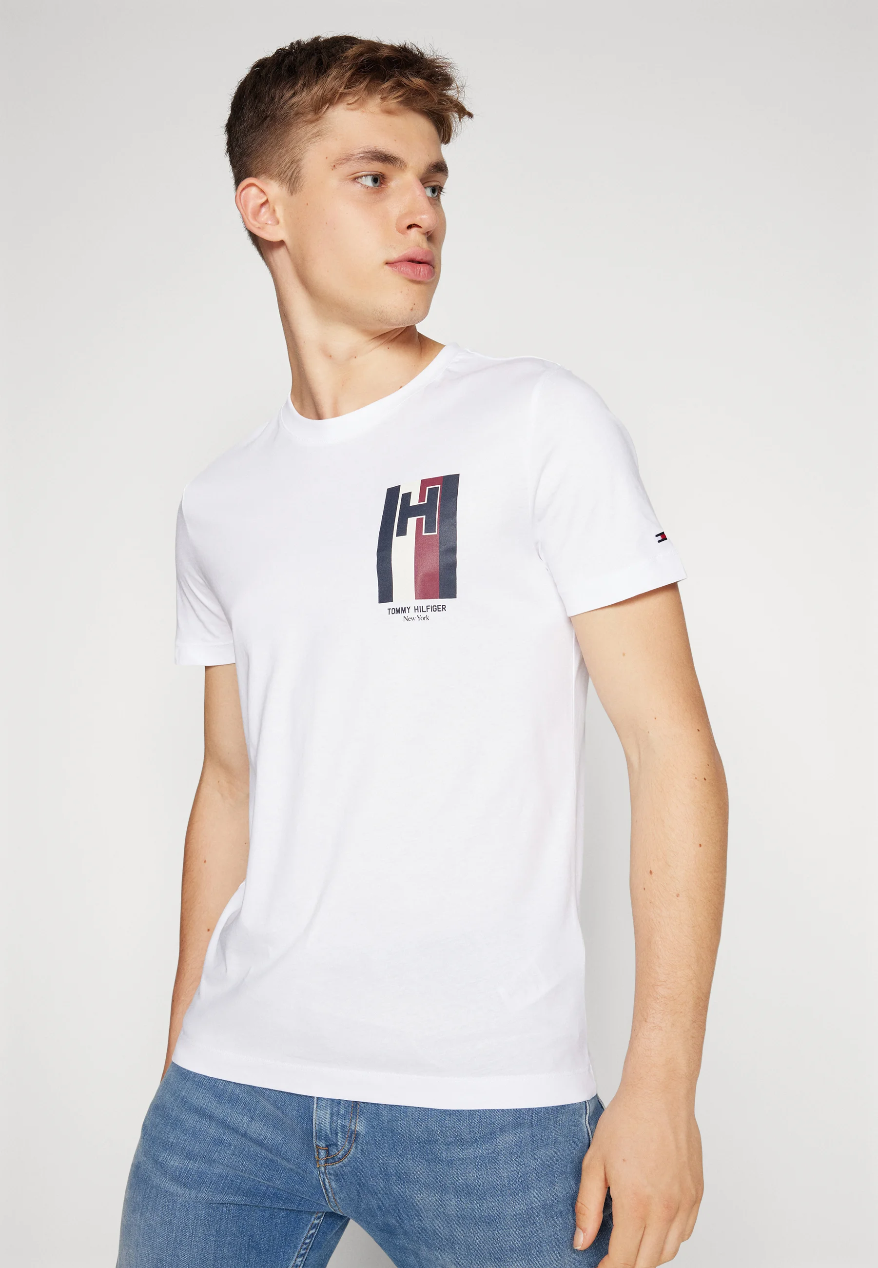 Tommy Hilfiger EMBLEM TEE - Camiseta con estampado