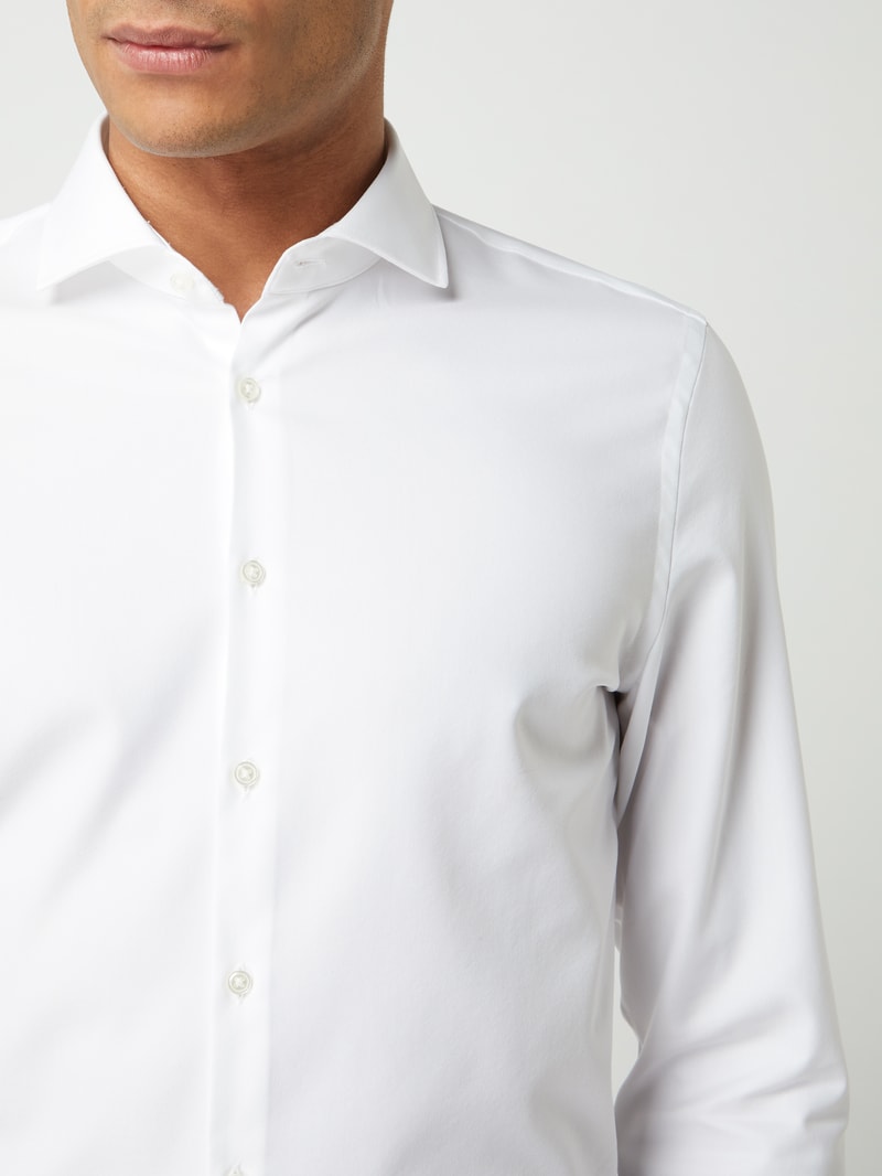 Slim Fit Business-Hemd mit Haifischkragen in weiß