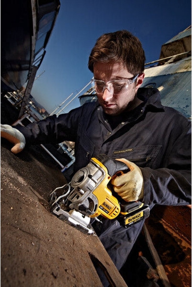 Serra tico-tico DeWalt DCS331N-XJ XR 18 Volts (sem baterias e carregador)
