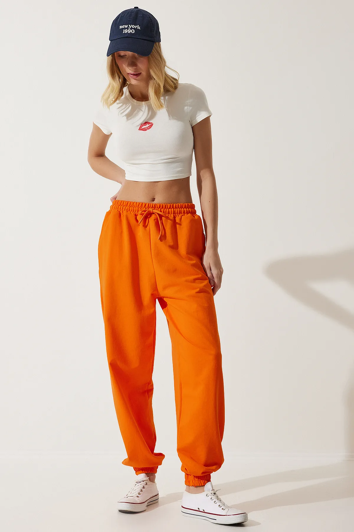 Happiness İstanbul  Orangefarbene Baggy-Jogginghose für Damen AP00158