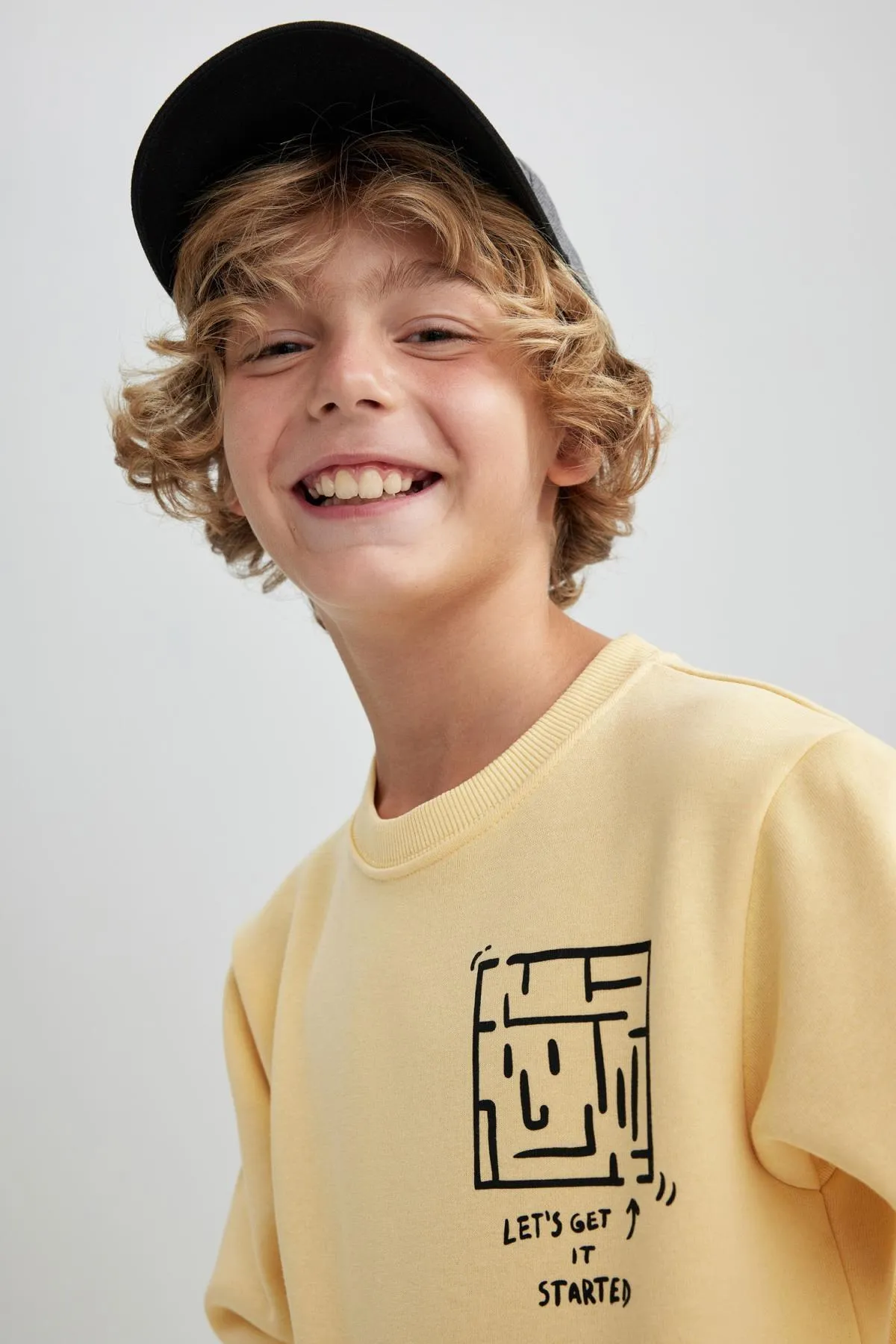 DeFacto  Dickes Sweatshirt mit normaler Passform und Rundhalsausschnitt für Jungen