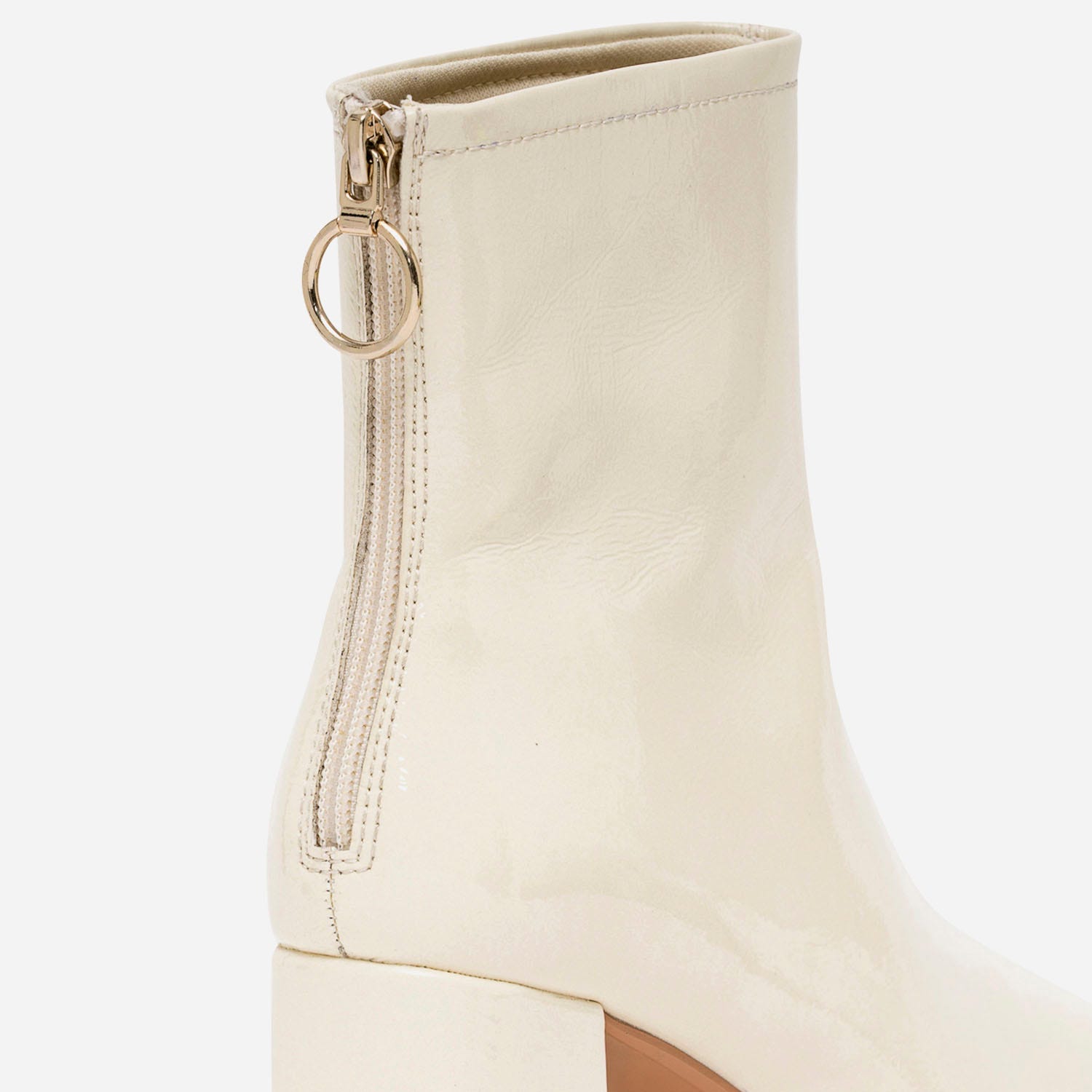 Boots blanc cassé verni à zip arrière