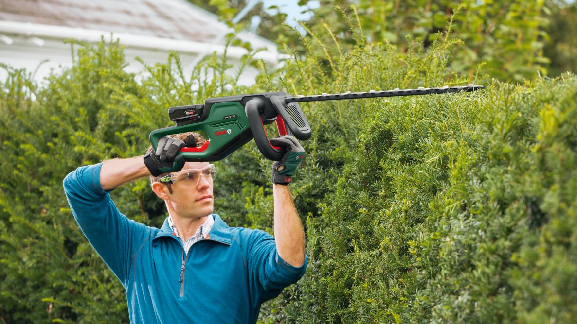 Bosch Green 0600849K00 UniversalHedgeCut 18V-50 akumulatorske škare za živu ogradu bez baterije i punjača