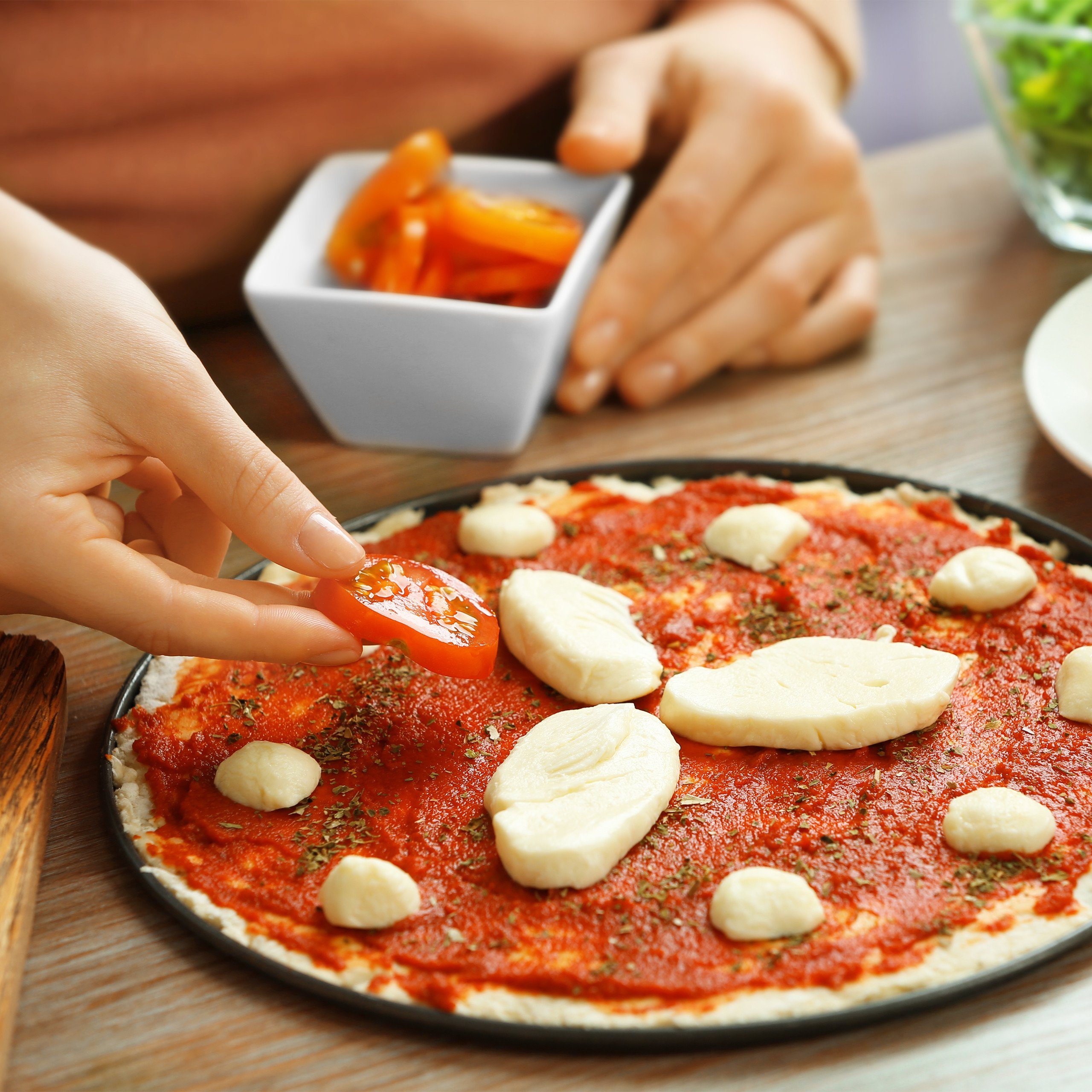 relaxdays Pizzablech Pizzablech rund 2er Set, Stahl