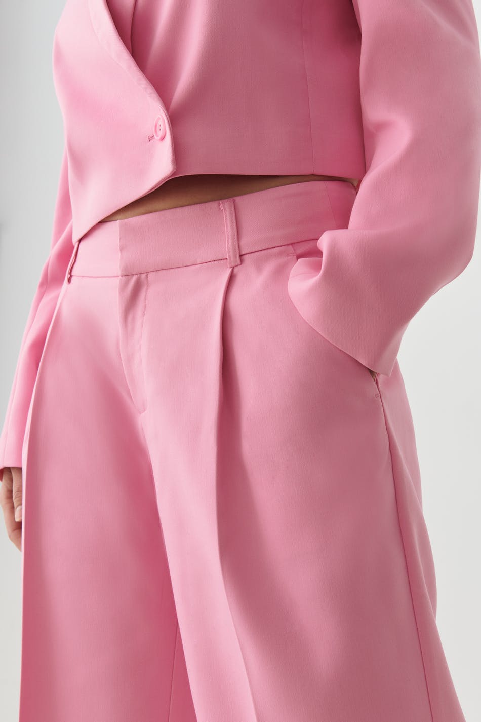 Low waist trousers