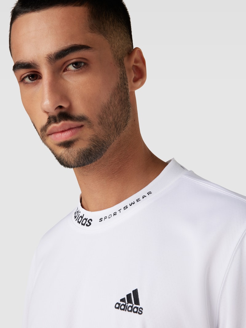 T-Shirt mit Label-Stitching in weiß