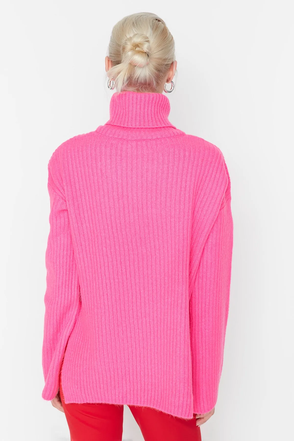Trendyol Collection  Fuchsiafarbener Rollkragenpullover mit weicher Struktur und weiter Passform TWOAW23KZ0054
