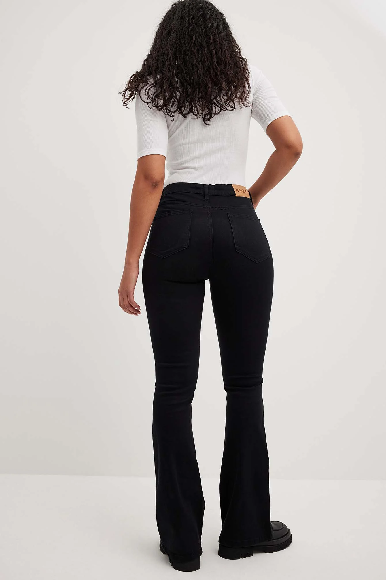 Ausgestellte Stretchjeans mit hoher Taille