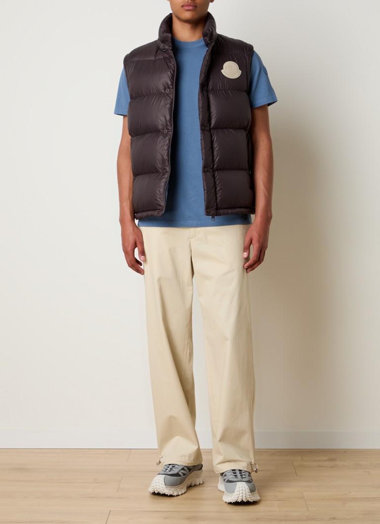 Giacca Moncler Cyclone imbottita in piuma d'oca e con maniche removibili.
