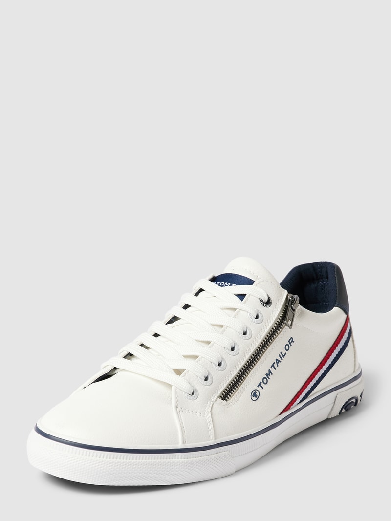Sneaker mit Label-Details in weiß