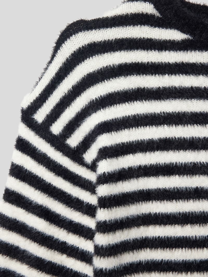 Strickpullover mit Streifenmuster in offwhite