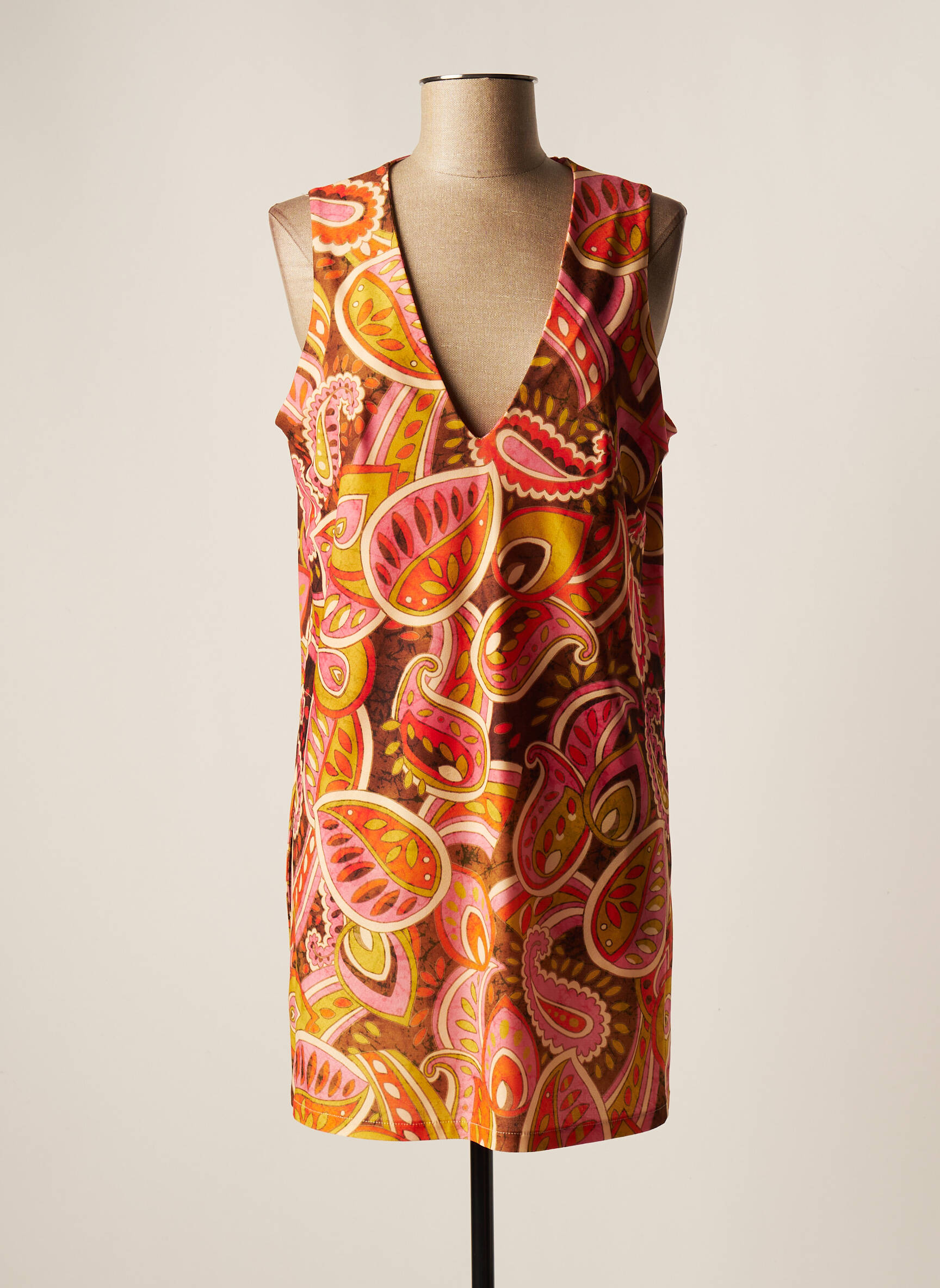 Lola Casademunt Tuniquesansmanche Femme couleur rose