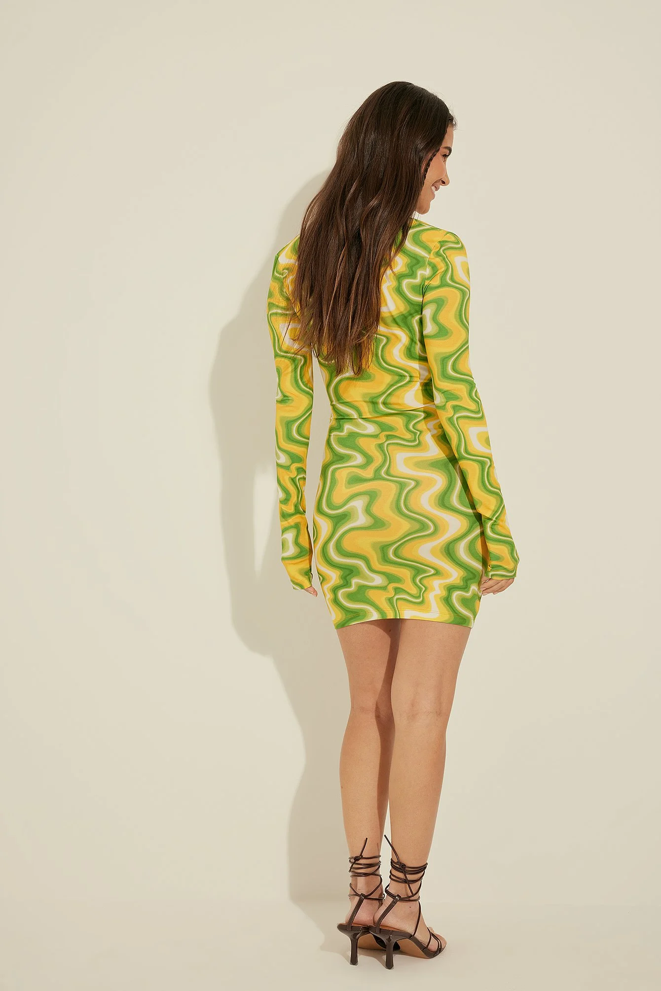 Minikleid mit Schnürdetail