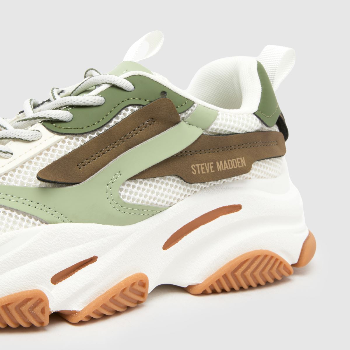 Steve Madden – Kakifärgade träningsskor med possession-motiv