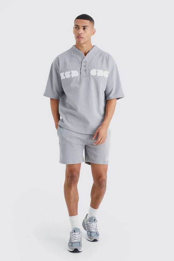 Oversize Nadelstreifen Baseball-Poloshirt & Shorts