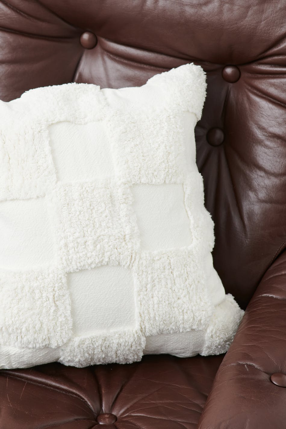Tufted cushion cover