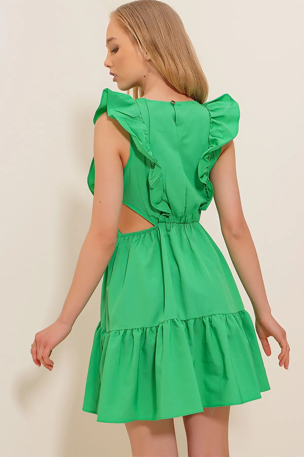 Trend Alaçatı Stili  Grünes Damenkleid aus Popeline mit U-Boot-Ausschnitt und niedriger Taille ALC-X8503