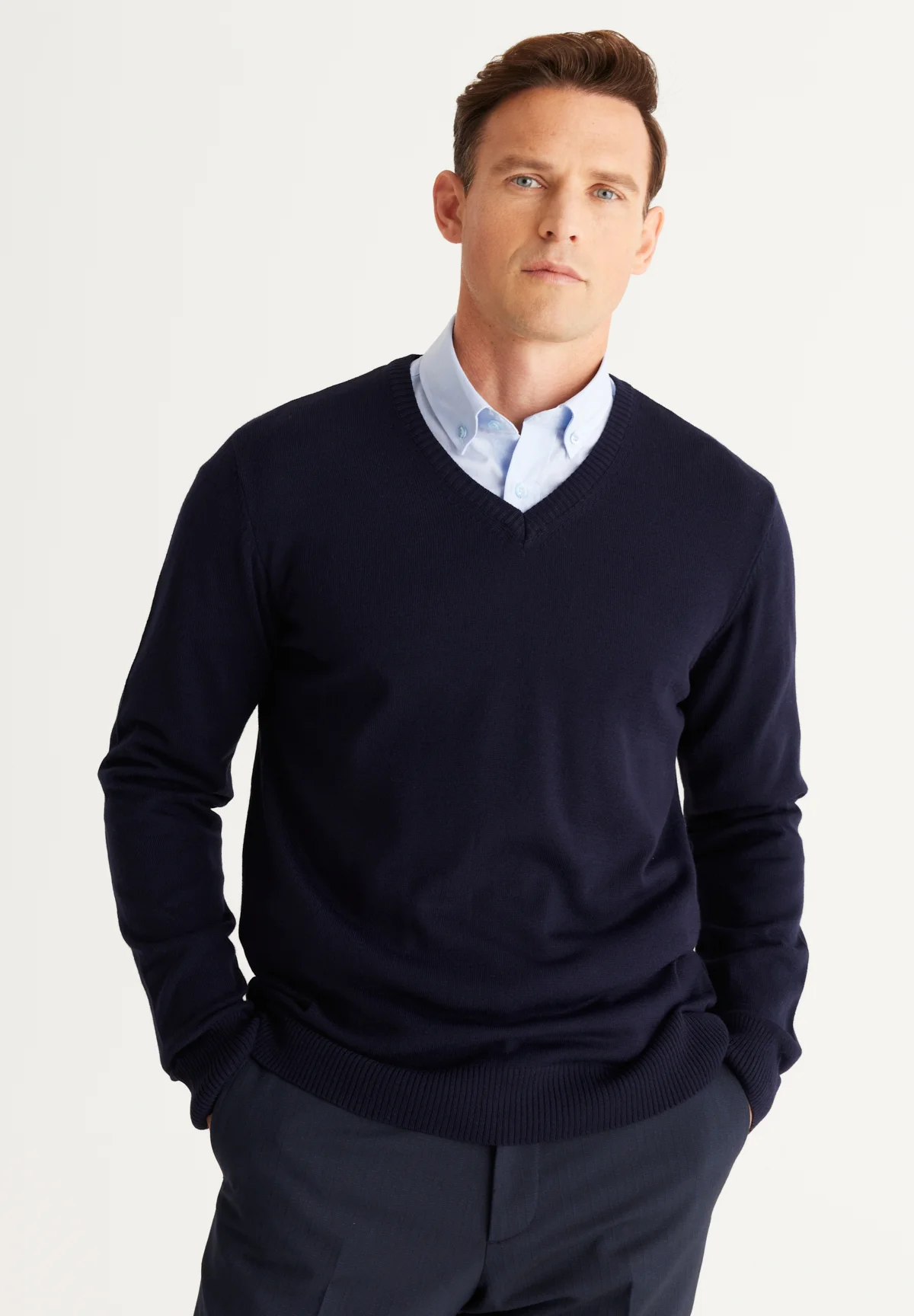 AC&CO / ALTINYILDIZ CLASSICS STANDARD FIT BASIC V-NECK - Suéter