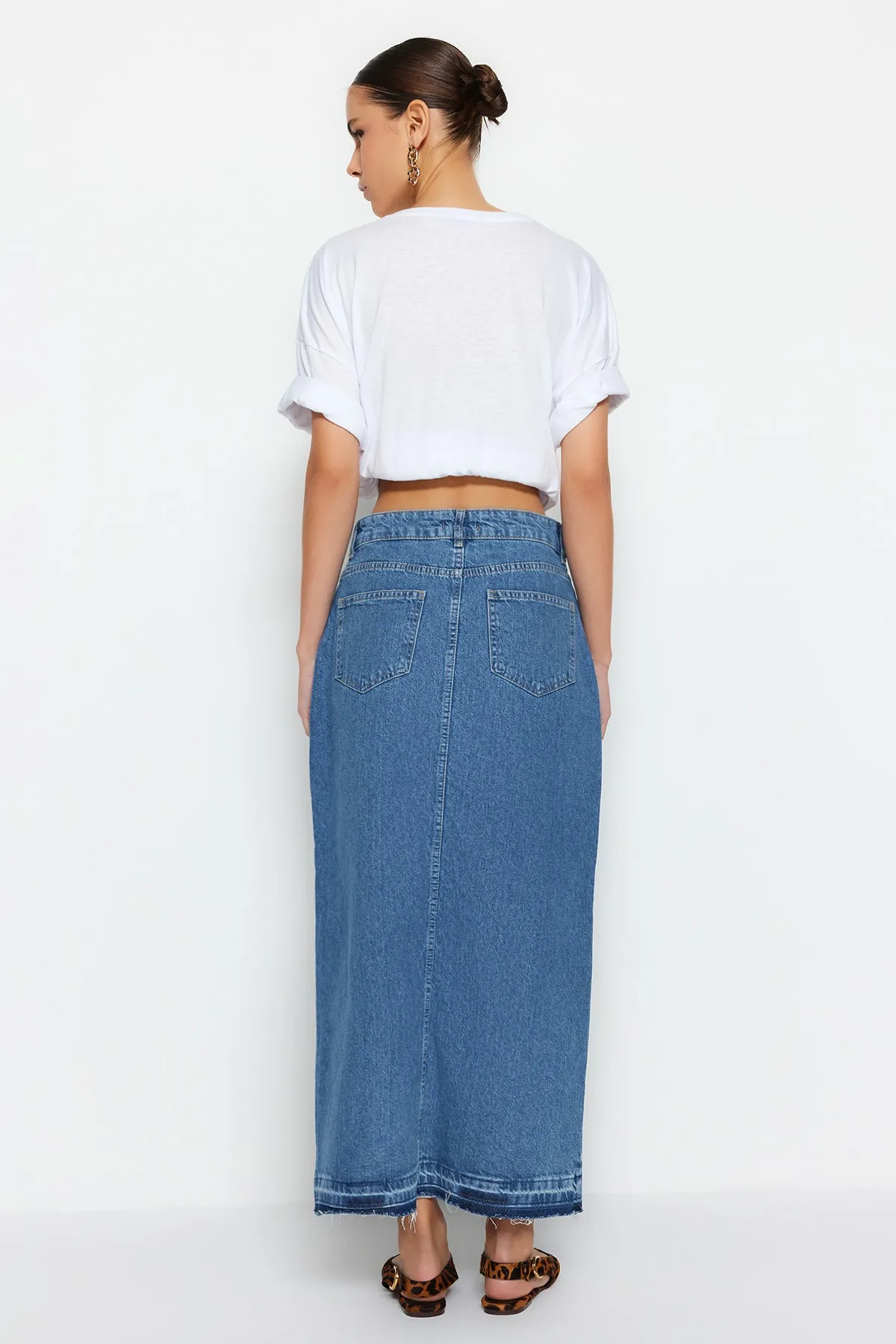 Trendyol Collection  Dunkelblauer geschlitzter Maxi-Jeansrock TWOSS23ET00289