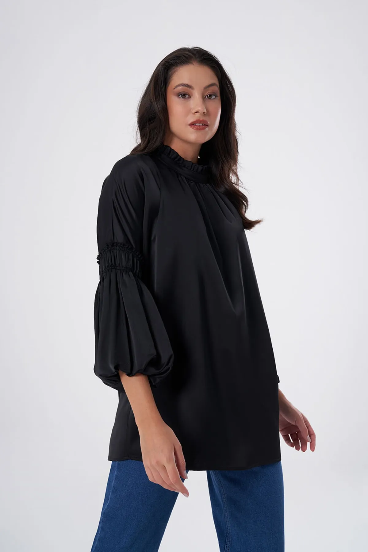Mizalle  Signorita Tunika aus Satin in Schwarz