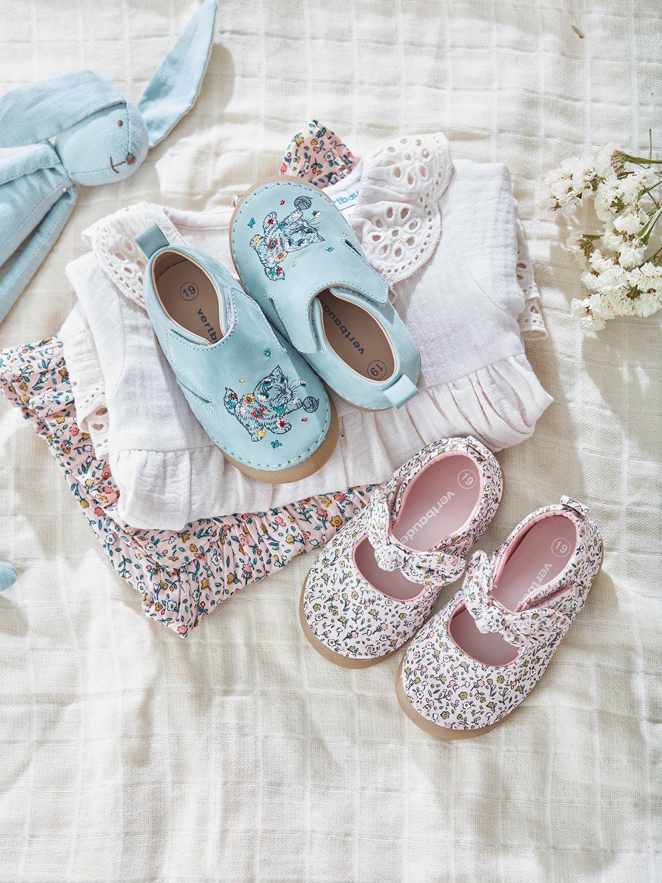 Chaussons ballerines bébé fille en toile imprimée rose clair