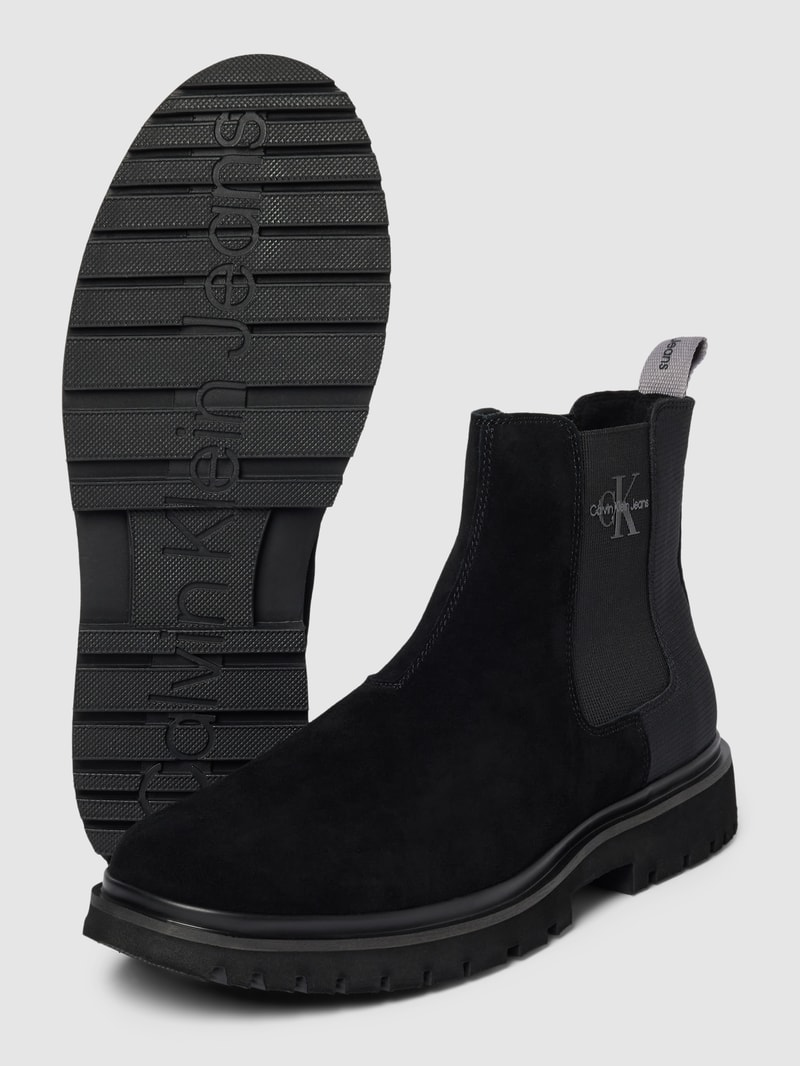 Chelsea Boots mit elastischen Einsätzen in black