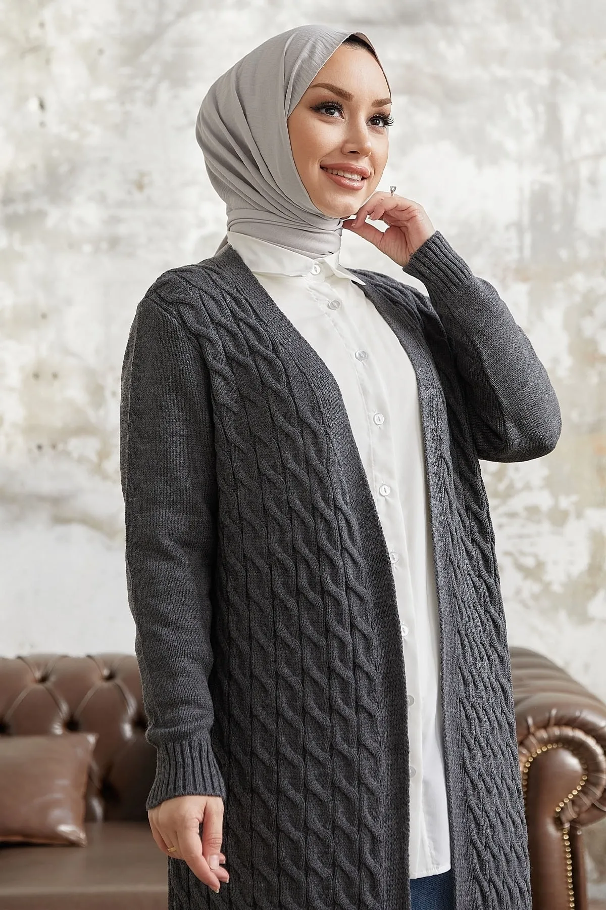 InStyle  Lange Strickjacke mit Jolie-Knit-Muster – Anthrazit