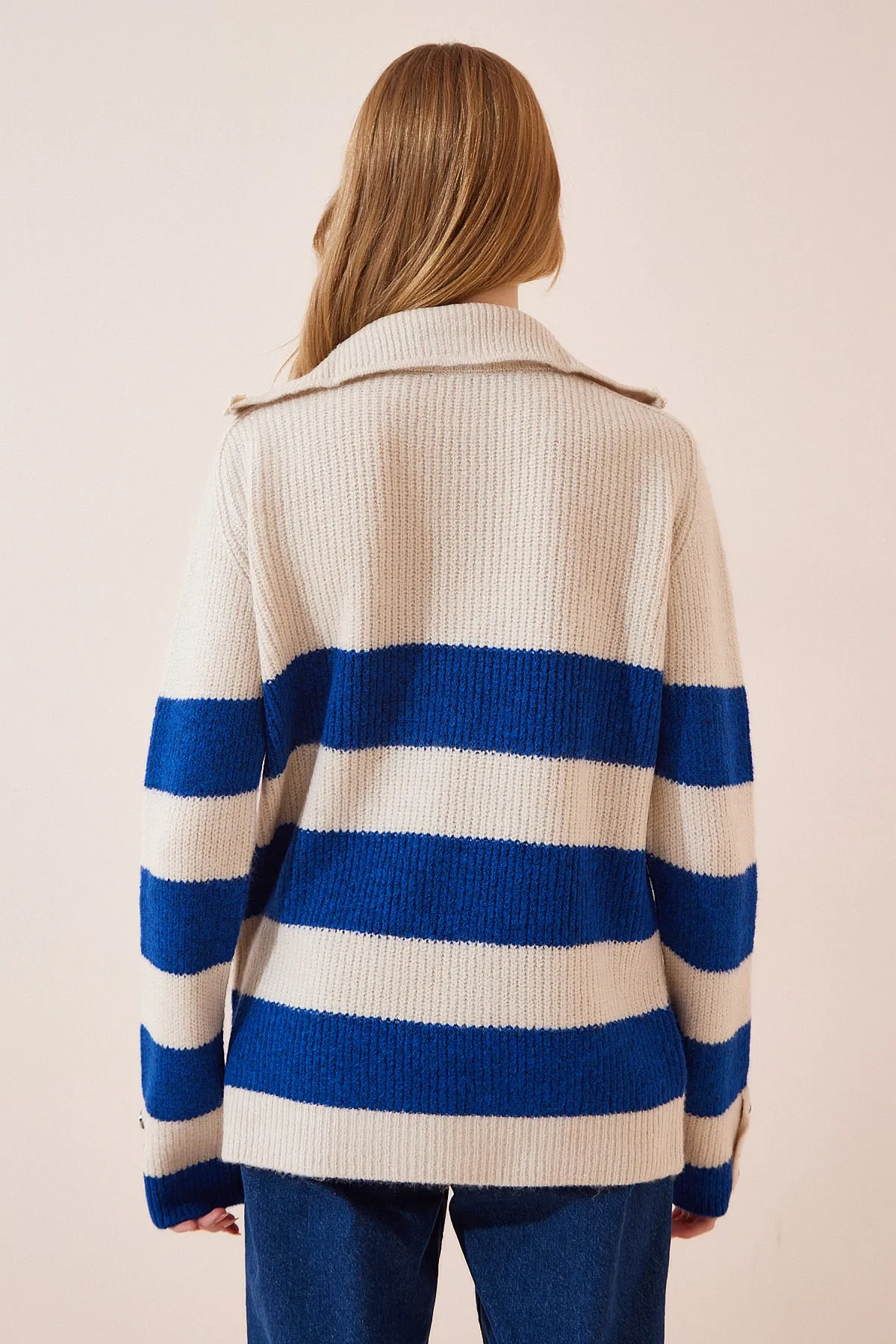 Happiness İstanbul  Cremeblauer Rollkragenpullover mit Streifenmuster und Reißverschluss für Damen LX00042