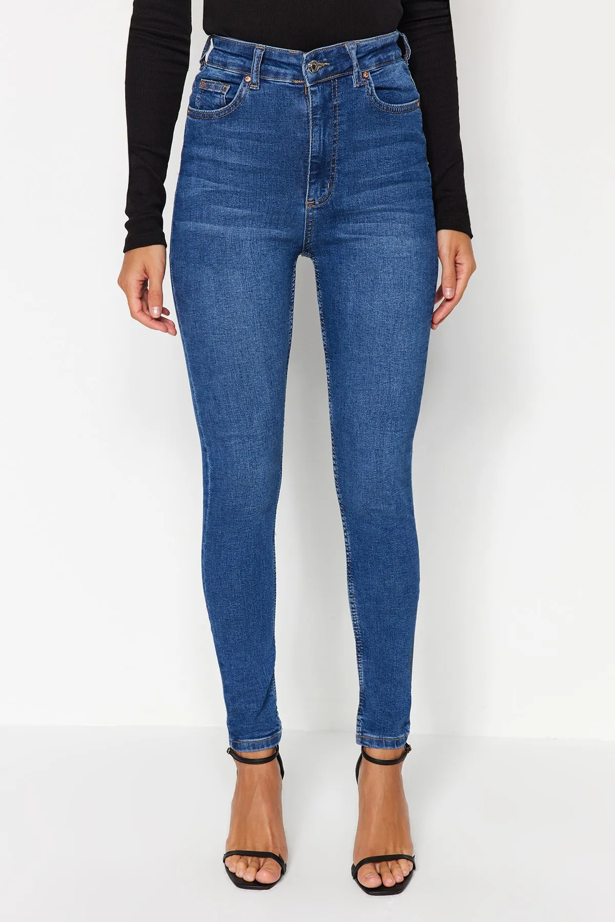 Trendyol Collection  Dunkelblaue Skinny Jeans mit hoher Taille TWOAW24JE00081
