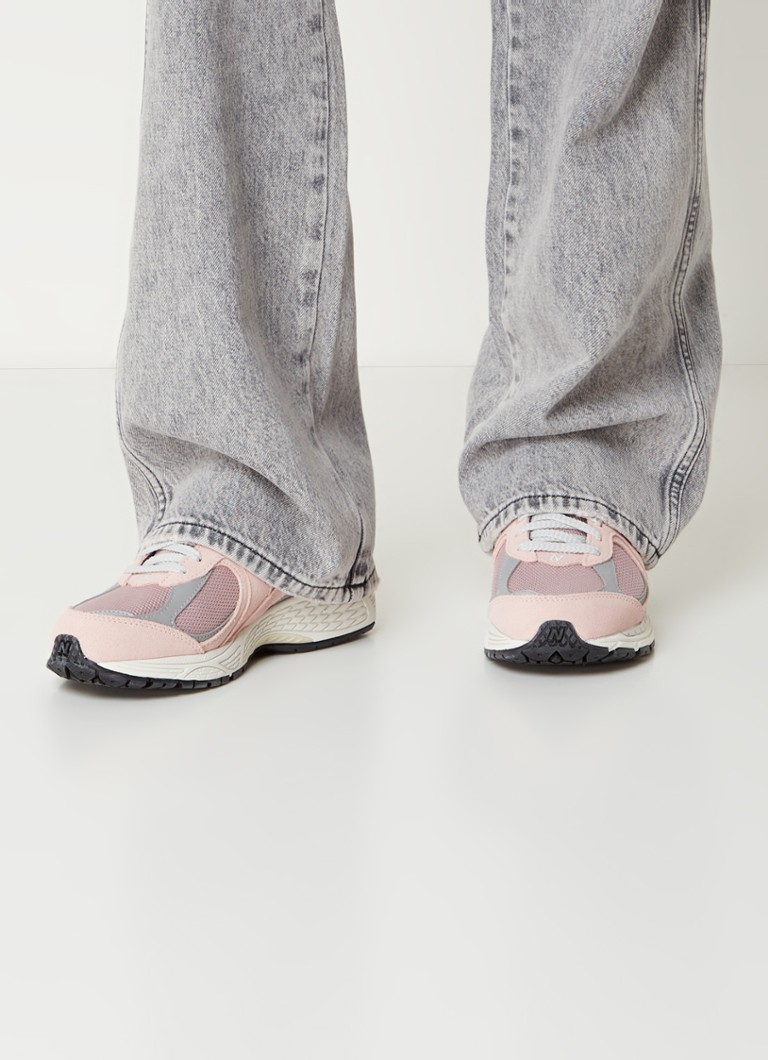 New Balance 2002R -verkkokankaiset lenkkarit mokkanahkaisilla yksityiskohdilla