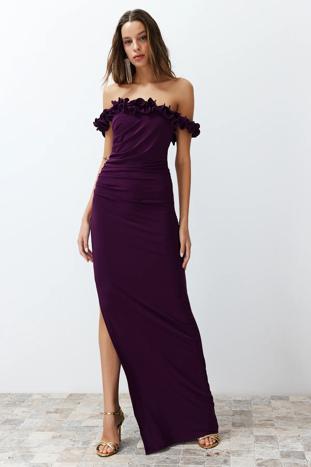 Trendyol Collection  Pflaumenfarbenes, körperbetontes, gestricktes langes Abendkleid TPRSS24AE00082