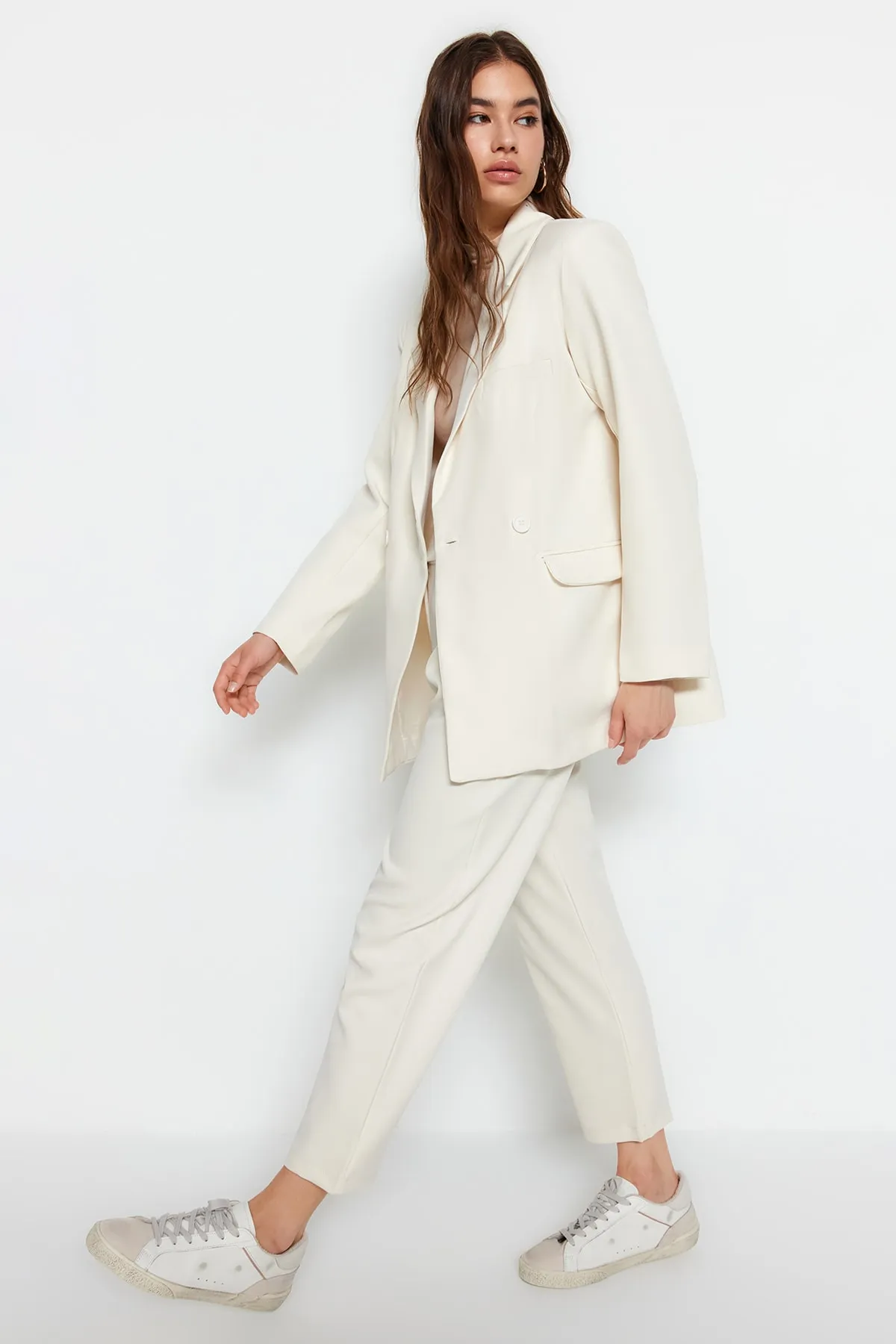 Trendyol Modest  Cremefarbenes Blazer-Jacken-Hosen-Gewebe-Bottom-Top-Set TCTAW23US00132