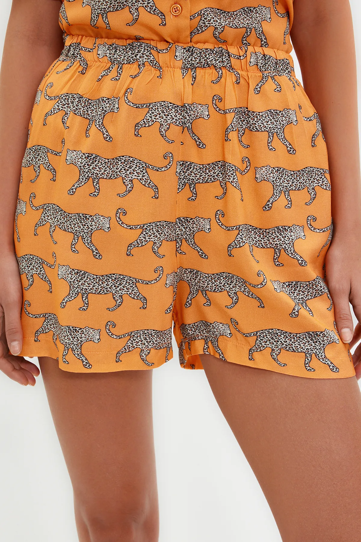 Trendyol Collection  Orange gemustertes Viskose-Hemd-Shorts-Webpyjama-Set THMSS21PT0473