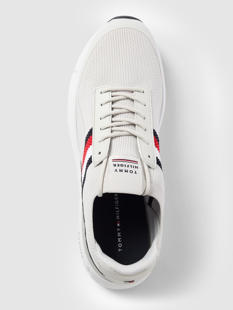Sneaker mit Label-Details in weiß