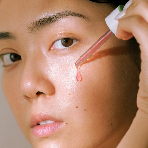 MÁDARA Peel Hyaluron Intense Peel Serum Gesichtspeeling