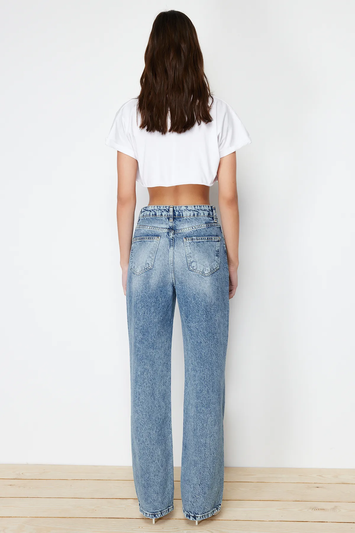 Trendyol Collection  Blaue zerrissene Jeans mit weitem Bein und hoher Taille TWOSS24JE00073