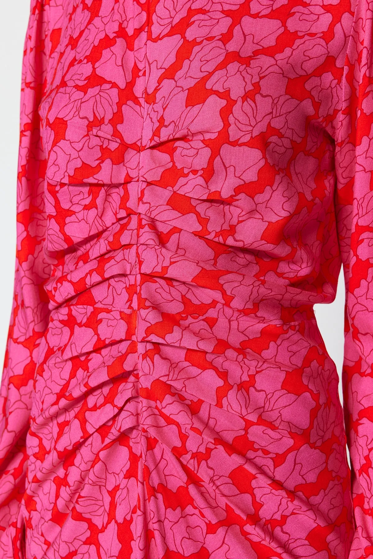 Trendyol Modest  Fuchsiafarbenes gewebtes Kleid mit Blumenmuster und Nähten an der Taille TCTSS22EB00105