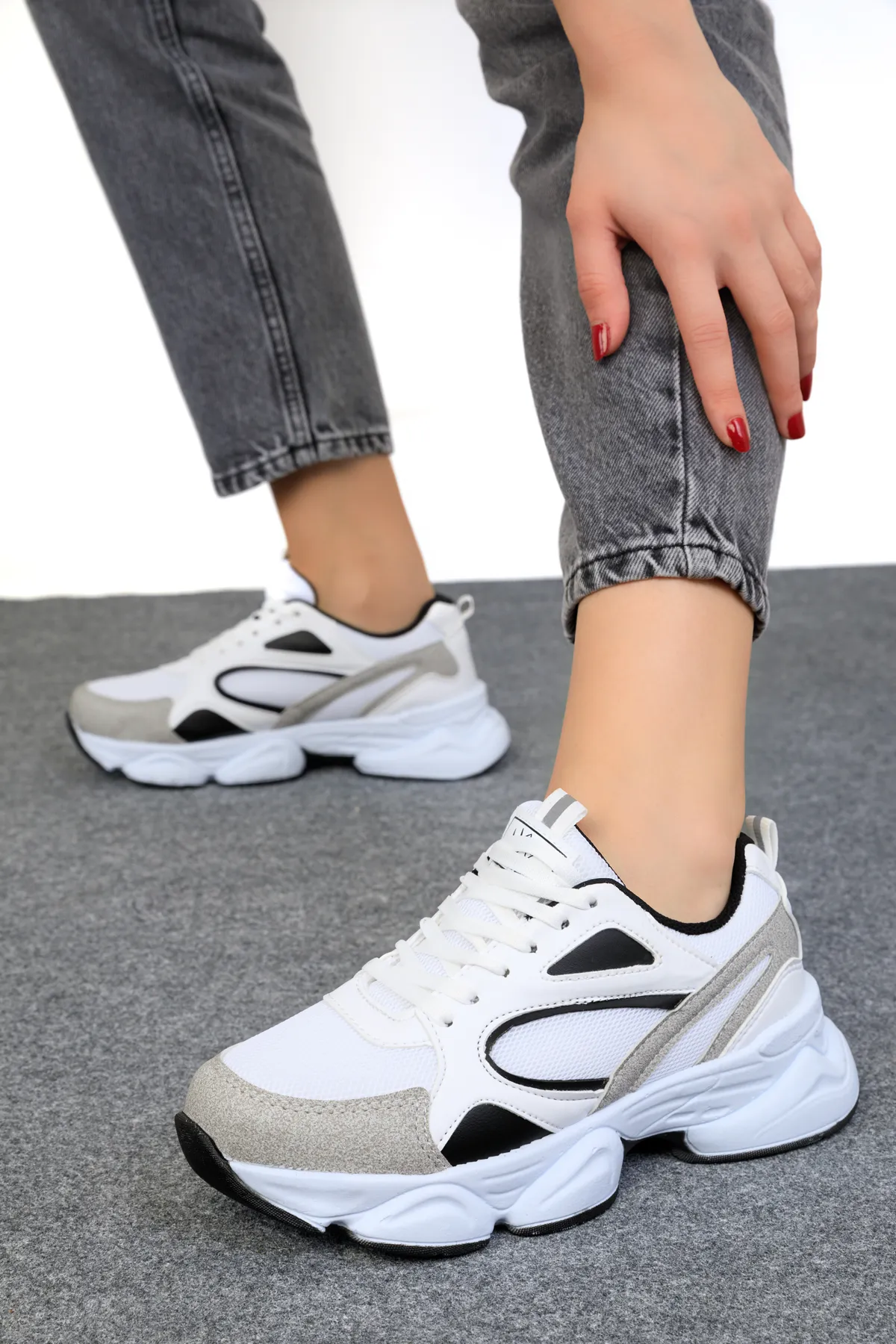 SOHO  Weiß-Schwarze Damen Sneakers 17226