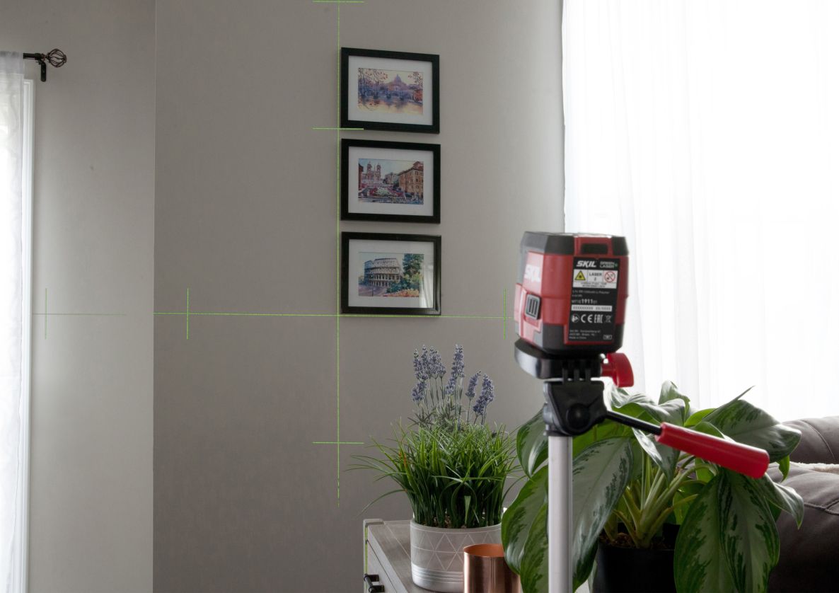 Laser à lignes croisées autonivelant vert SKIL MT1E1911DA + trépied et câble de chargement USB