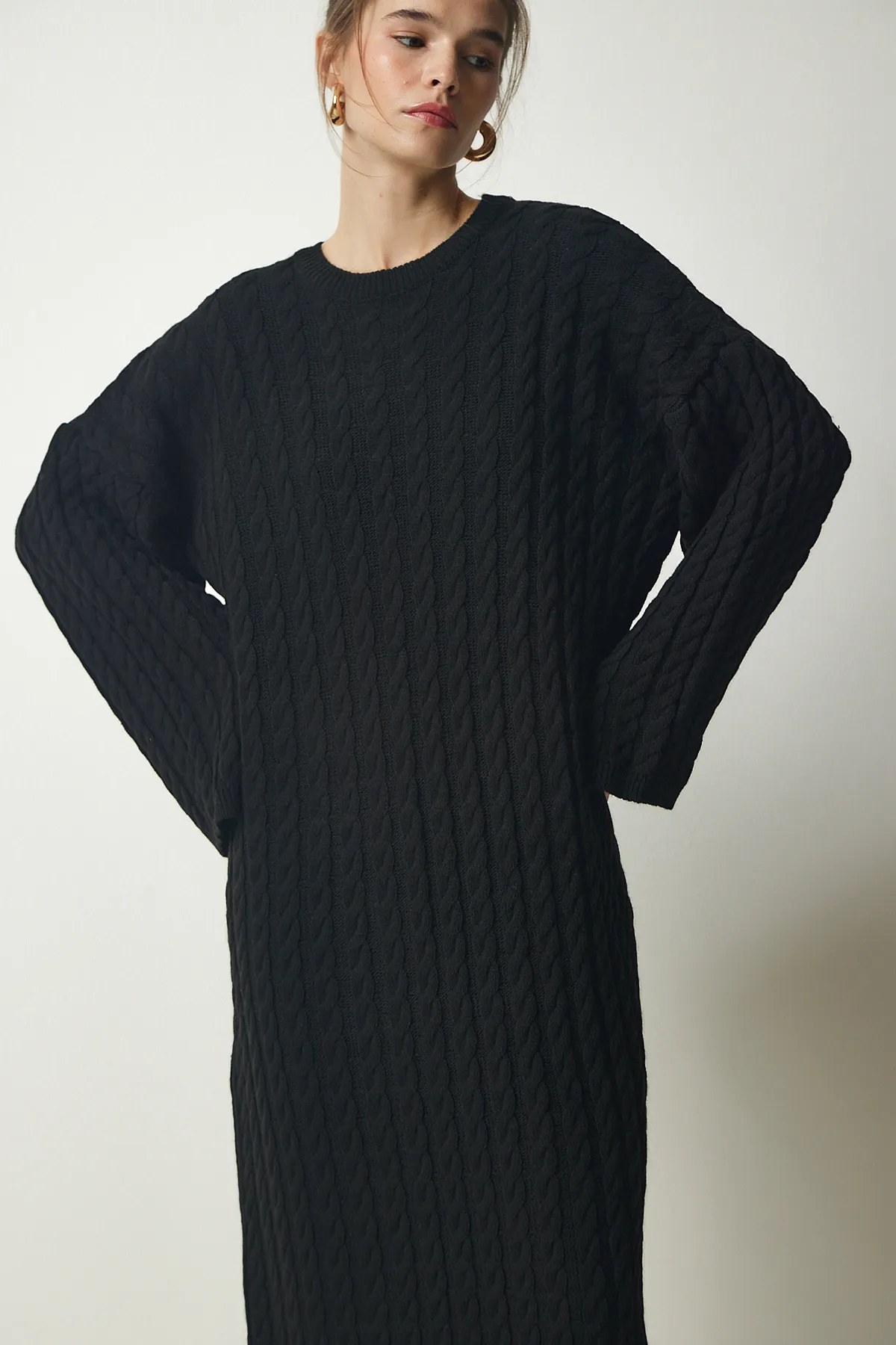 Happiness İstanbul  Schwarzes gestricktes, detailliertes, dickes, übergroßes Strickkleid für Damen YY00184