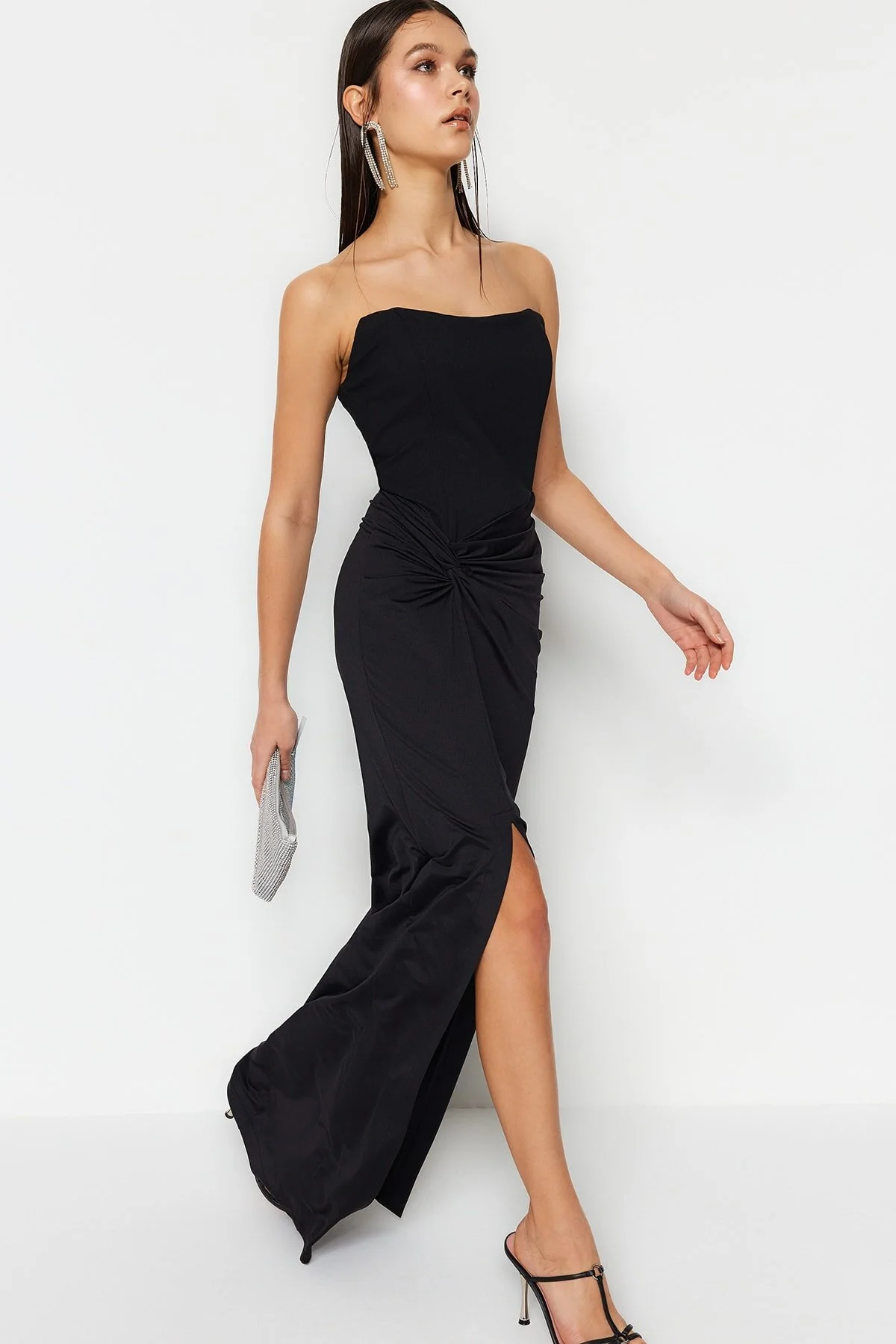 Trendyol Collection  Schwarzes, gefüttertes, gestricktes, langes Abendkleid mit Korsettdetail TPRSS23AE00167