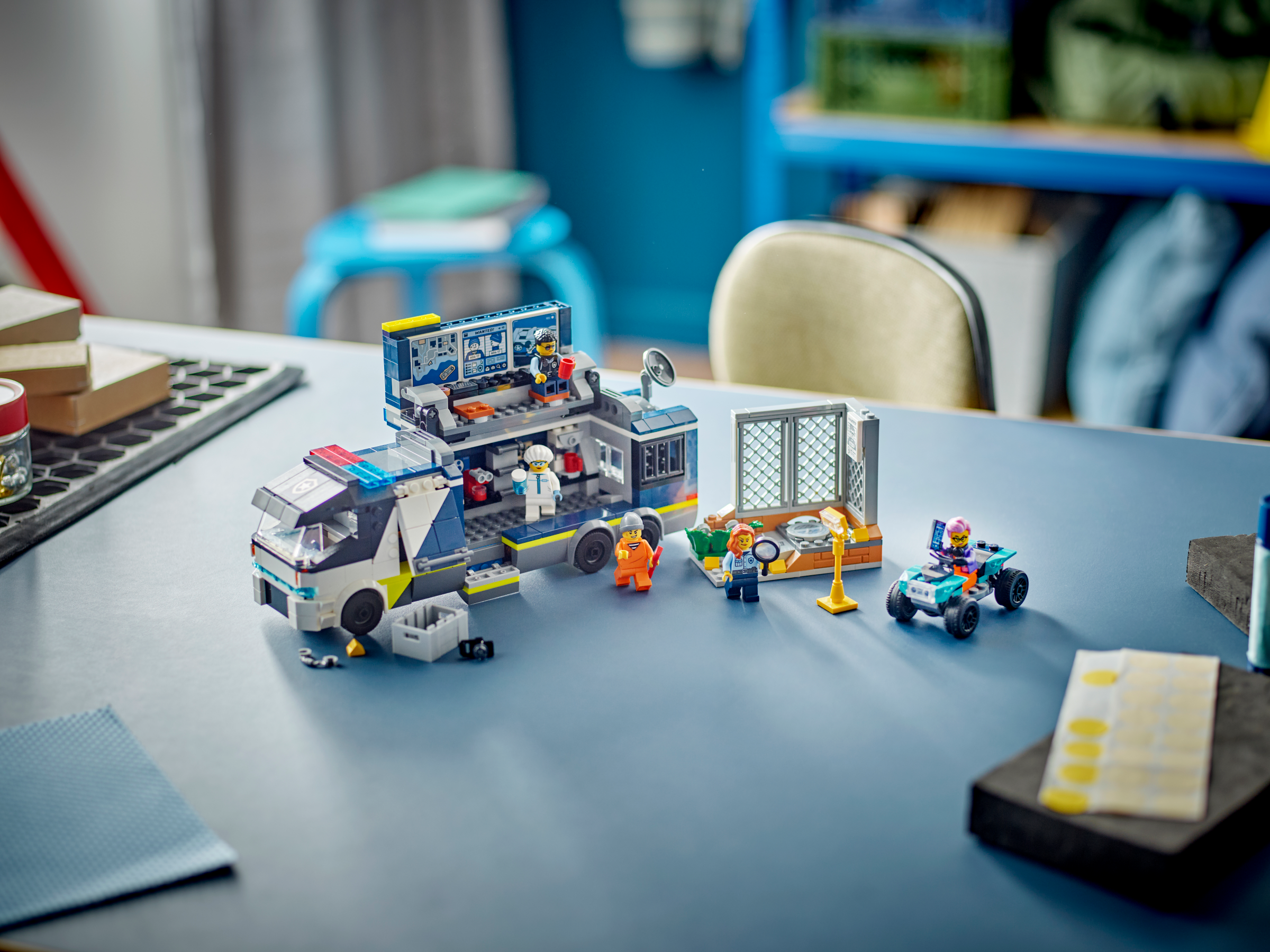 Polizeitruck mit Labor 60418
