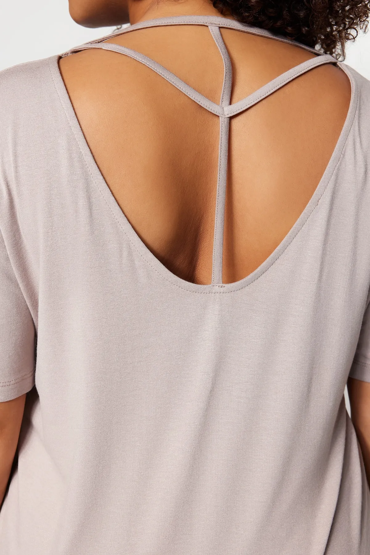 Trendyol Curve  Detailliertes Strick-T-Shirt mit Nerzkragen TBSSS22TS0877