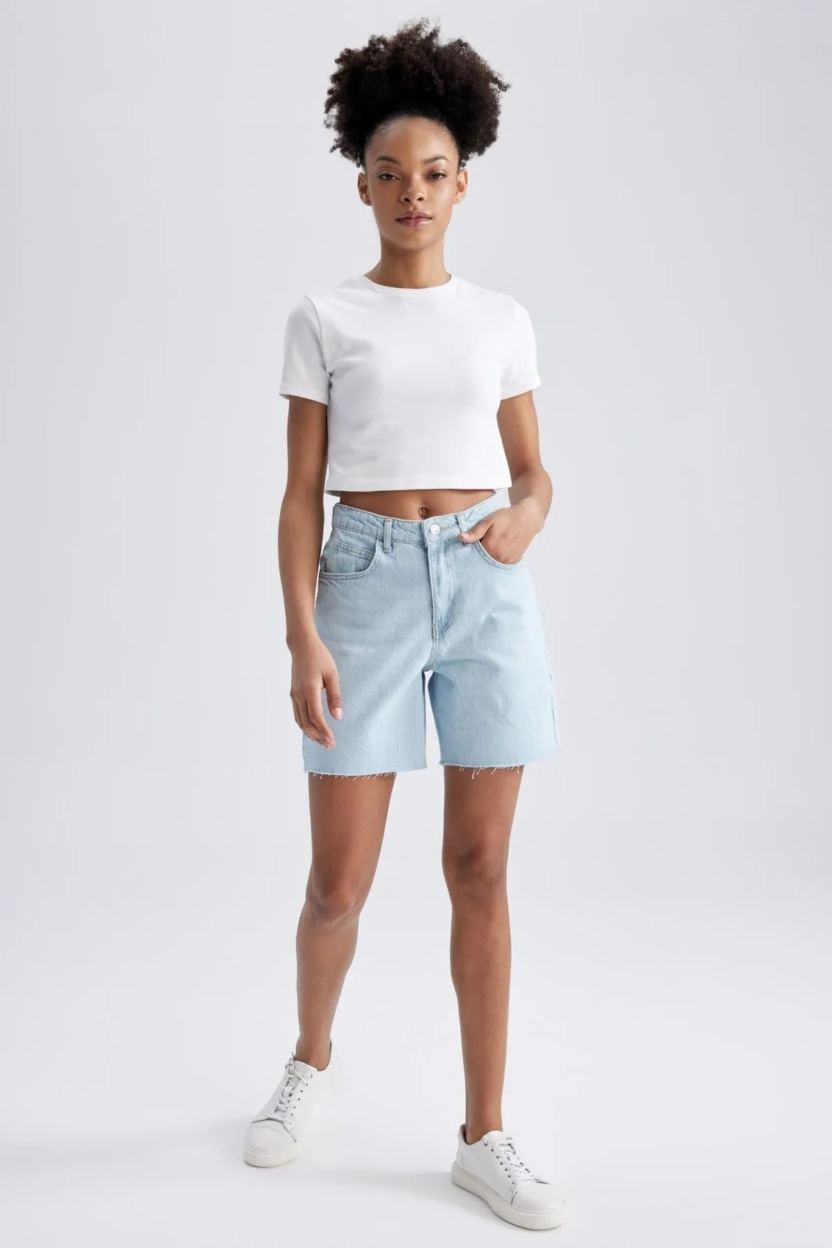 DeFacto  Jeans mit normaler Taille und abgeschnittenem Beinende, 100 % Baumwolle, Bermuda A2684ax23sm